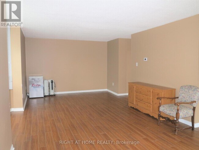 Building Photo - 570 Proudfoot Ln