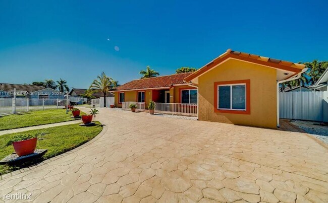 Building Photo - 4 br, 3 bath House - 4330 SW 143rd Ave