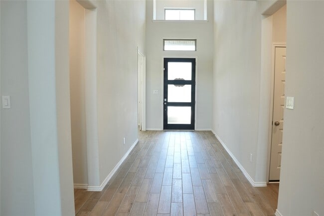 Building Photo - 24727 Tanoureen Dr