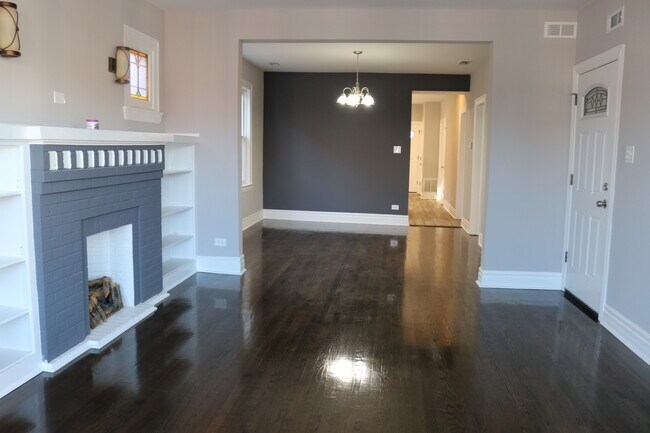 Building Photo - 2228 Ridgeland Ave