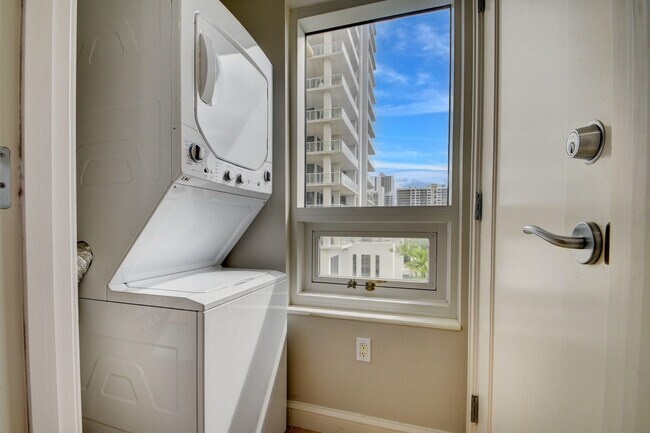 Building Photo - 3800 N Ocean Dr