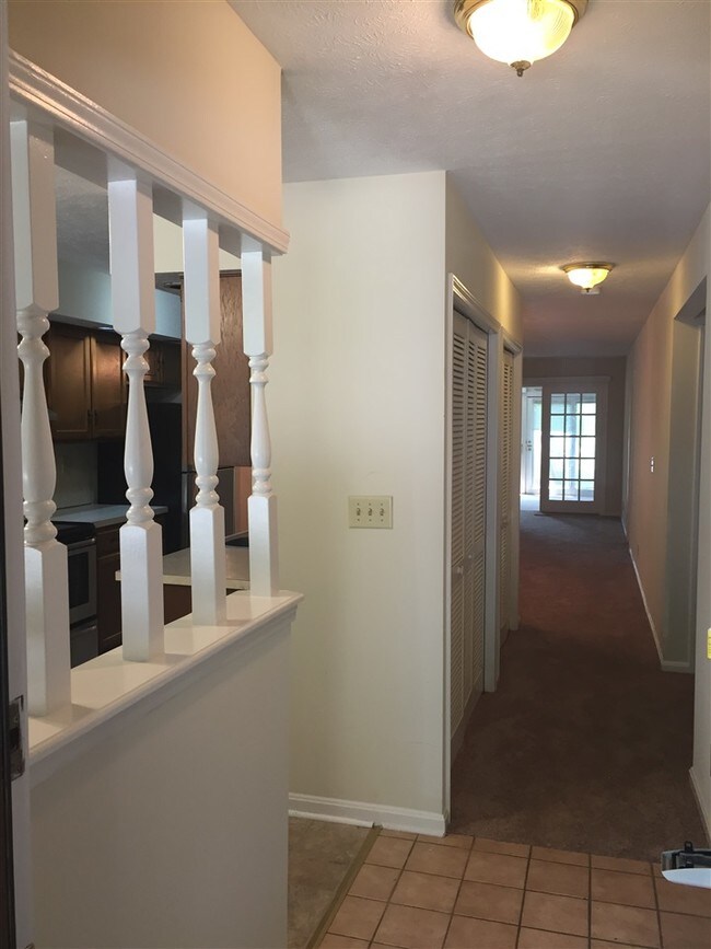Building Photo - 501 Piping Rock Rd