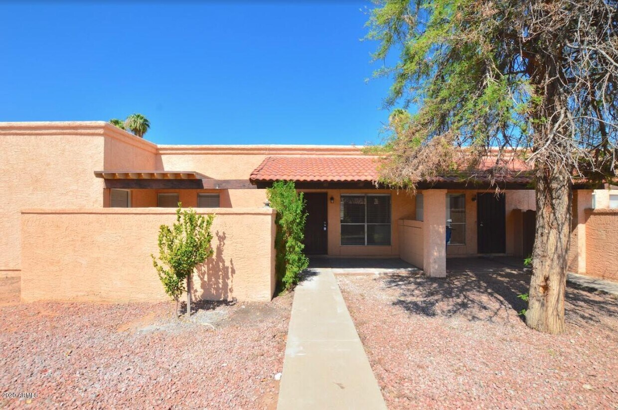 Primary Photo - 645 N Arrowhead Dr