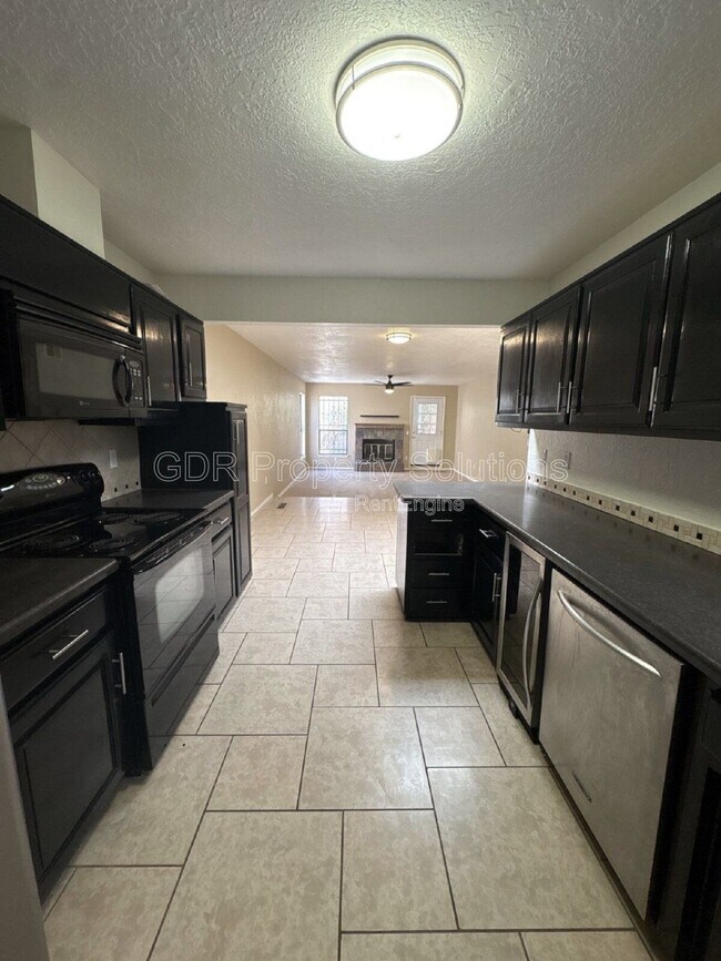 Foto del edificio - 5828 Elmwood Dr NE