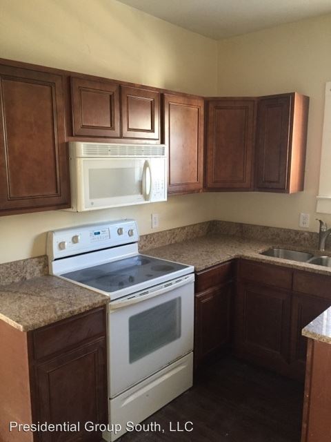 Building Photo - 806 Bentley St
