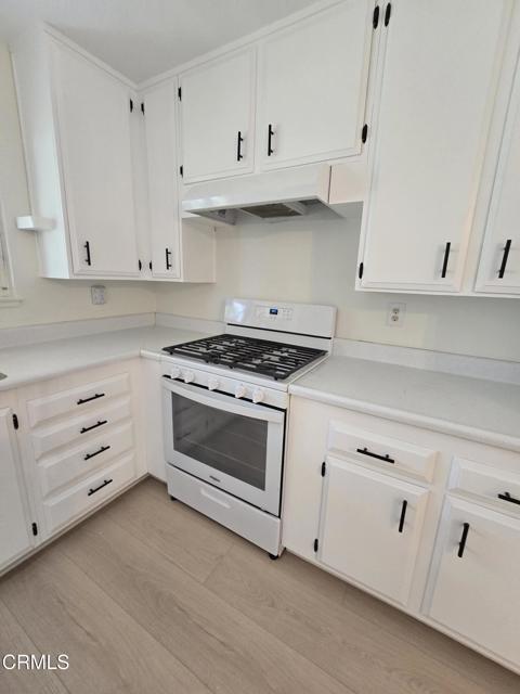 Foto del edificio - 396 Baker Ave