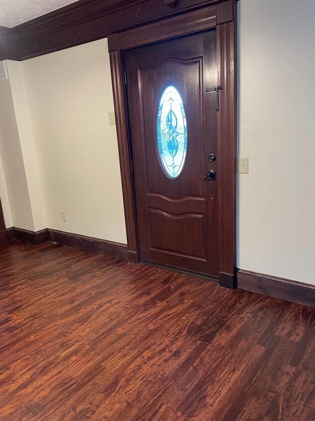 Foto principal - 3 Bedroom 2 Bath House