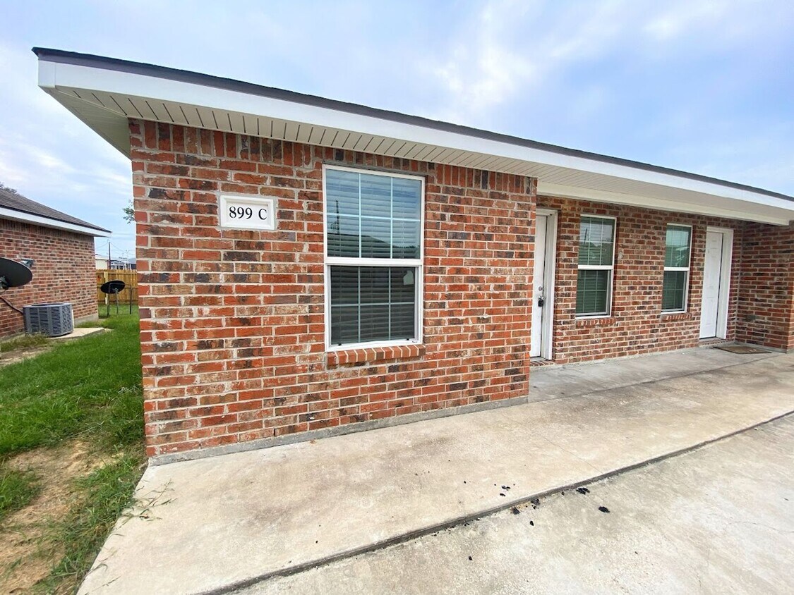 Primary Photo - 899 Hampton Lane