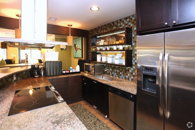 Building Photo - Stonesthrow