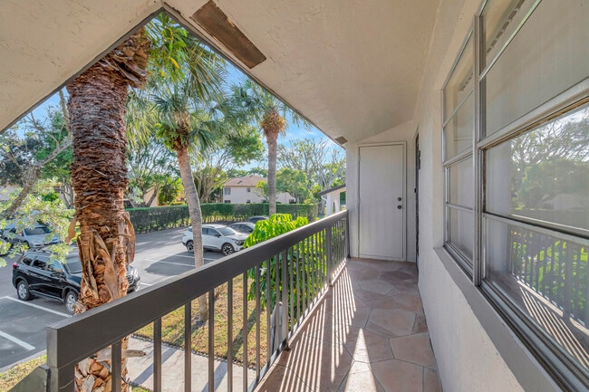 Building Photo - 5943 Areca Palm Ct