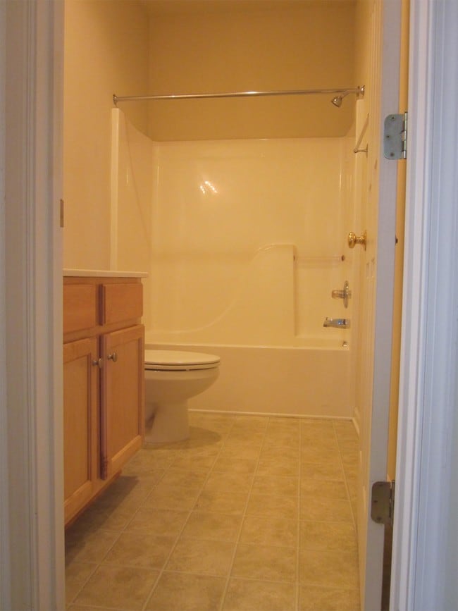 Building Photo - 655 Woodbrook Dr