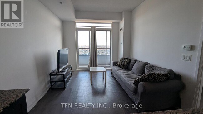 Photo du bâtiment - 7890 Bathurst St