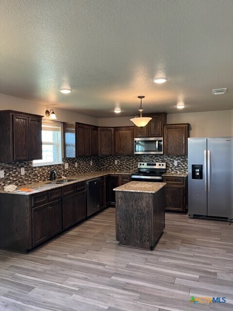 Foto del edificio - 6009 Cactus Flower Ln