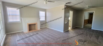 Building Photo - 915 S Lamar St