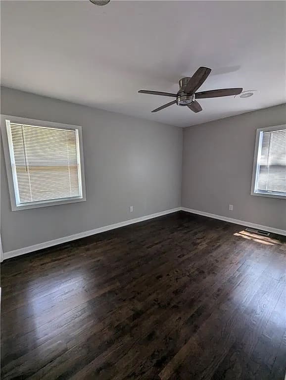 Foto del edificio - Room in House on Sheppard Dr