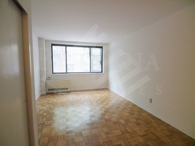 Building Photo - 316 E 85th St