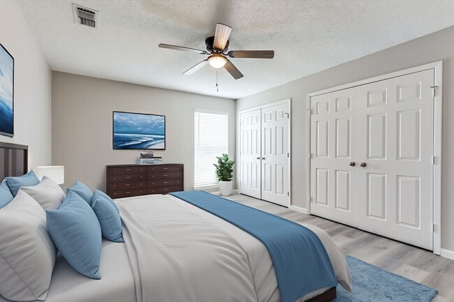 Building Photo - NEWLY RENOVATED • Stunning 3 Bedroom Duplex