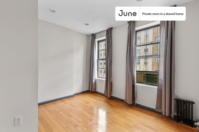 Building Photo - Room in Shared 3 bed/1 bath home