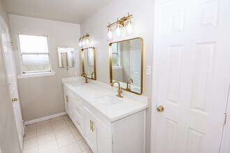 Building Photo - 2611 Ashington Dr