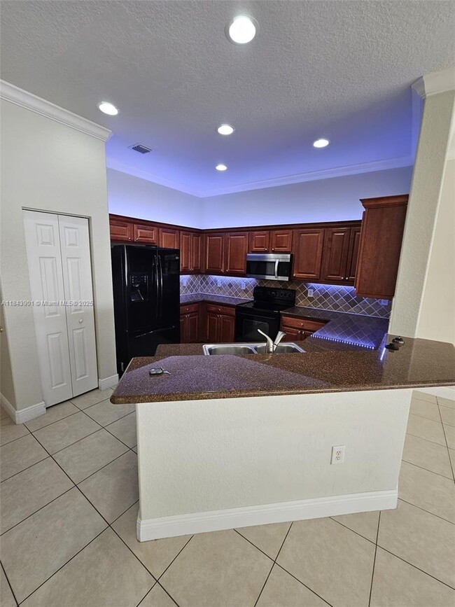 Building Photo - 4242 SW 124th Way
