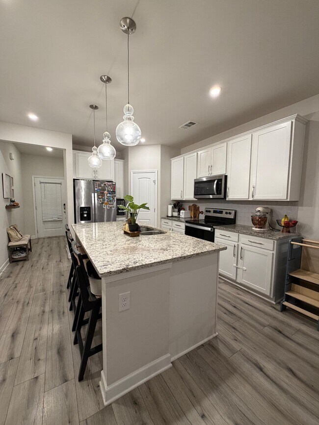 Building Photo - 574 Becks Pl