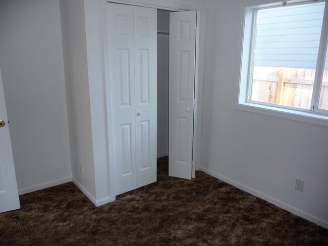 Building Photo - Oversized garage/shop