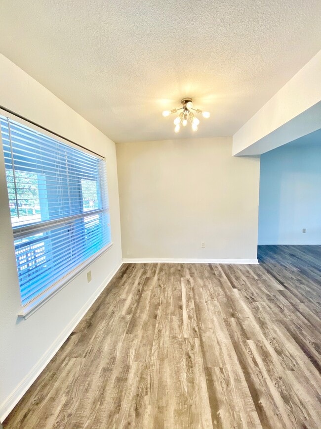 Building Photo - Memorial Fountain