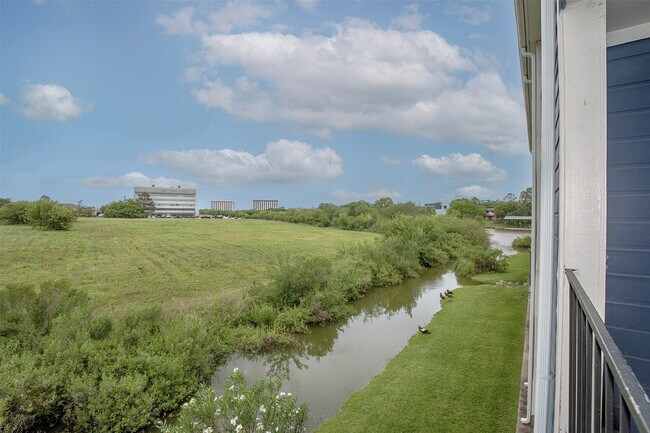 Foto del edificio - 18511 Egret Bay Blvd