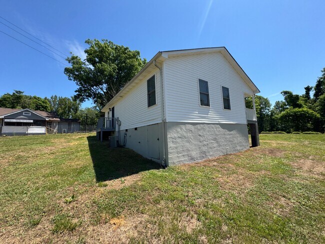 Foto del edificio - 2105 Harpertown Dr