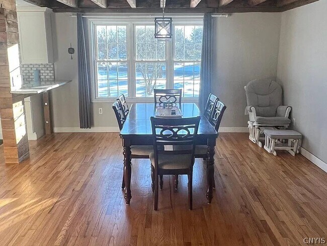 Foto del edificio - 6049 S Bay Rd