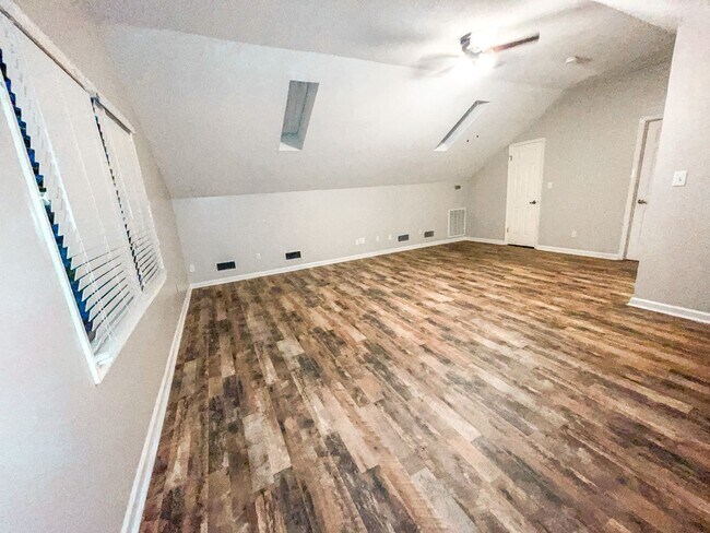 Foto del edificio - stunning 3 bed 2 bath townhome - recently ...