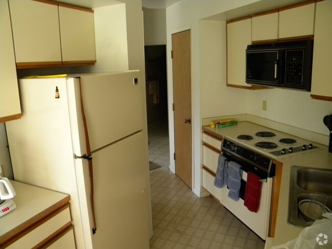 Large Deluxe in Fox Farm 2 Bedroom - 1700 10th St SW