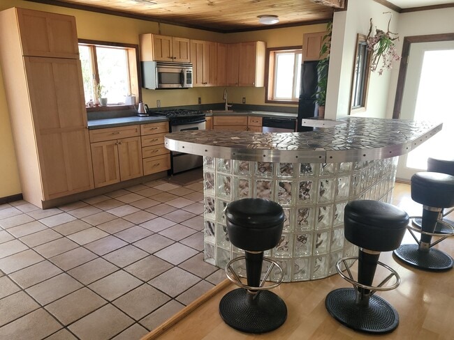 Kitchen - 850 Dayton St
