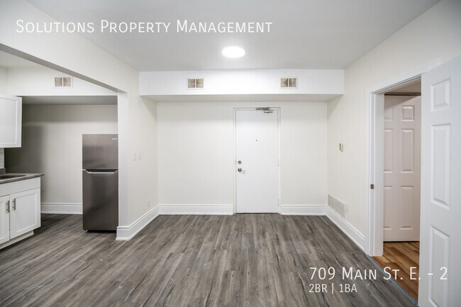 Building Photo - **Newly Renovated Main Floor 2 Bedroom**