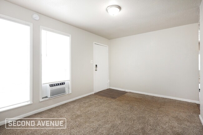 Foto del edificio - 3701 Woodside Dr