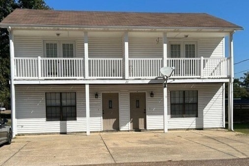 Building Photo - Main Street Villa