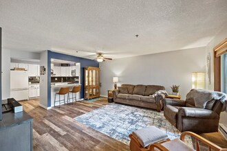 Building Photo - 2100 Ridge Dr