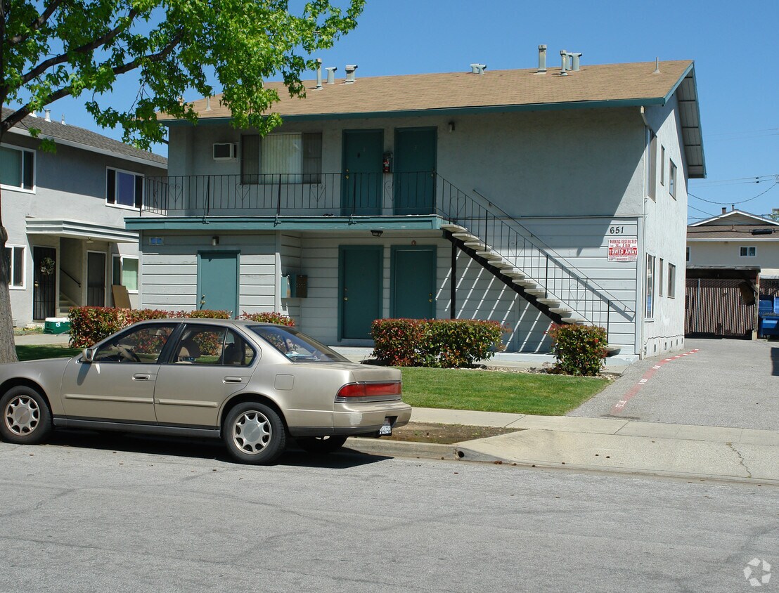 Building Photo - 651 La Grande Dr