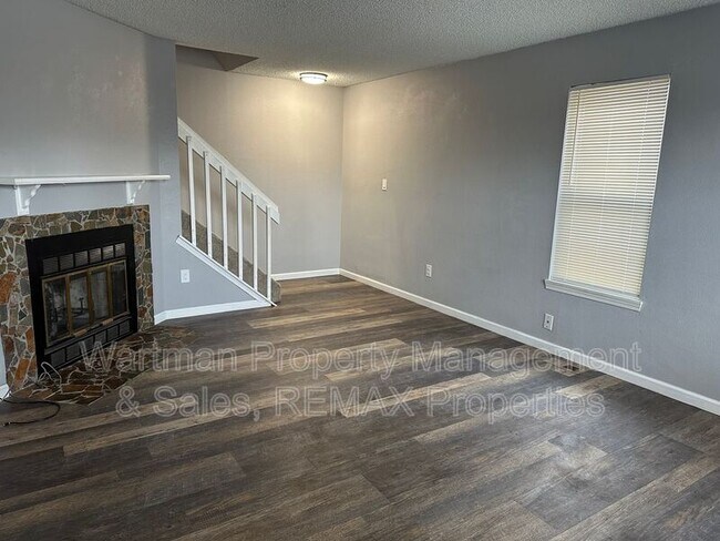 Foto del edificio - 4392 Hawks Lookout Ln