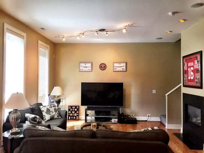 Main Floor Living Area - 1030 Marcy Plz