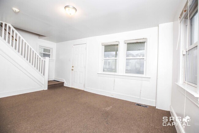 Building Photo - 728 S Newberry St