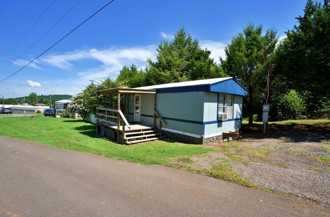 Building Photo - Evergreen D