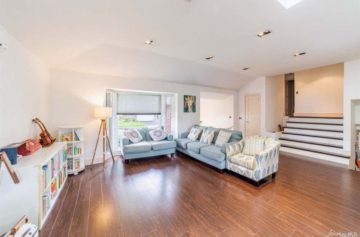 Foto principal - 71 Glenwood Rd