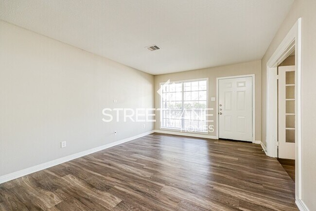 Building Photo - REDUCED PRICE! Charming 4 bedroom home in ...