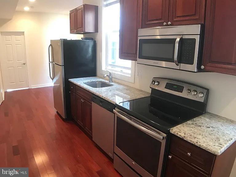 Foto del edificio - 2631 W Girard Ave