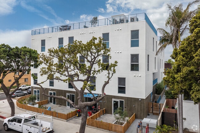 Building Photo - The Louella