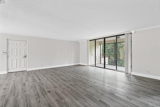 Building Photo - 7564 Regency Lake Dr