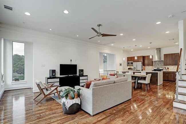 Building Photo - 1706 Southmore Blvd