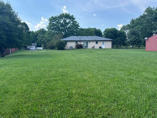 Building Photo - 1704 Twinbrook Dr