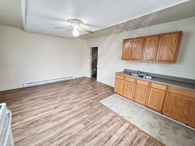 Building Photo - 323 Hughes St